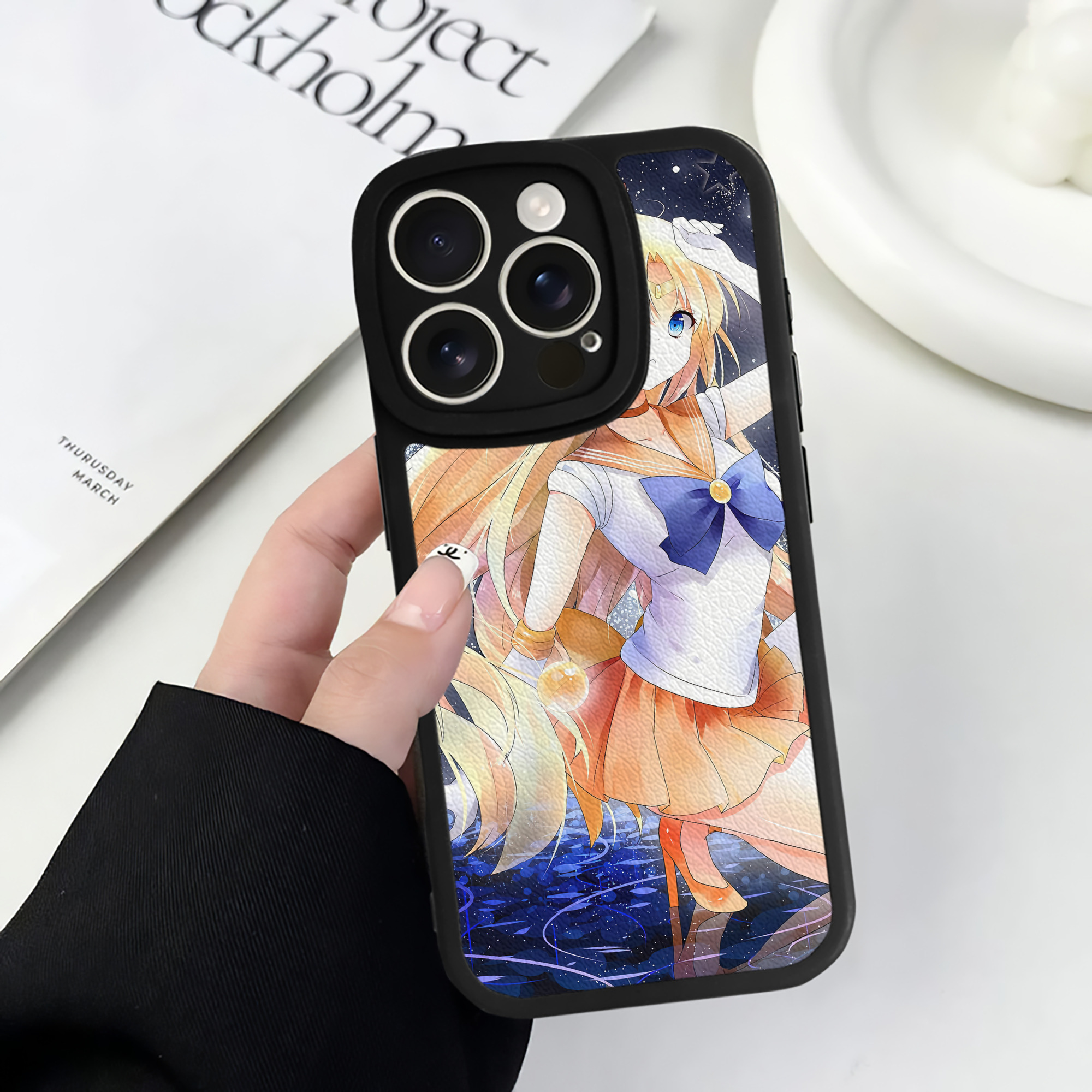 （画像用） 美少女戦士セーラームーン Sailor Moon 【iPhone 16シリーズ対応】シリコンスマホケース（レザー調） 材質：シリコン